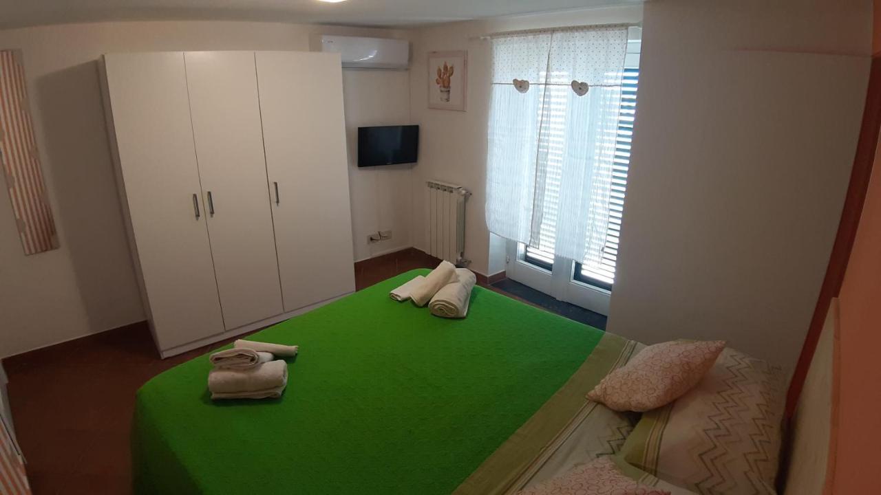 Ciuri Ciuri Apartment Ачиреале Екстериор снимка