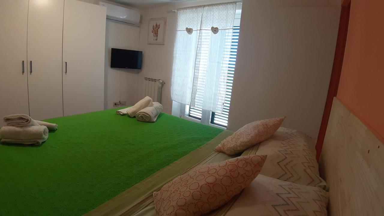 Ciuri Ciuri Apartment Ачиреале Екстериор снимка